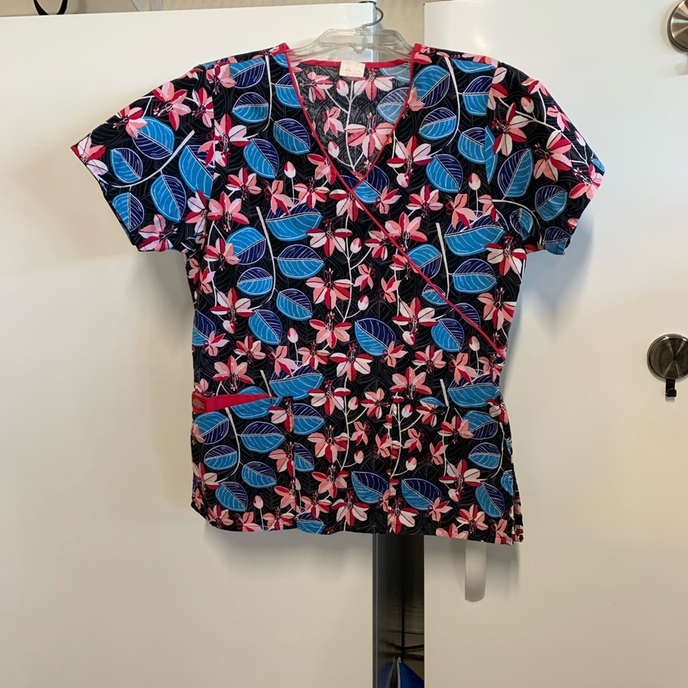 Scrub TOP - Picture 2 of 3